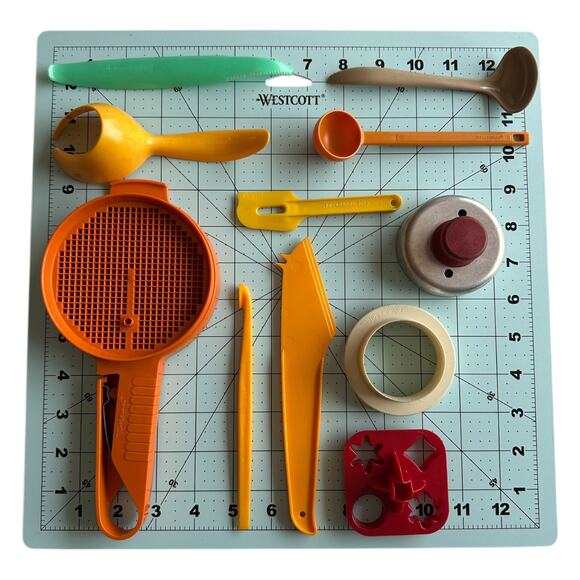 Vintage Tupperware Kitchen Accessories Lot of 15 - Picture 5 of 14